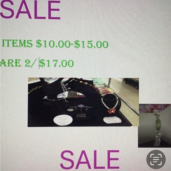 Lady Face Earrings - Picture 2 of 8